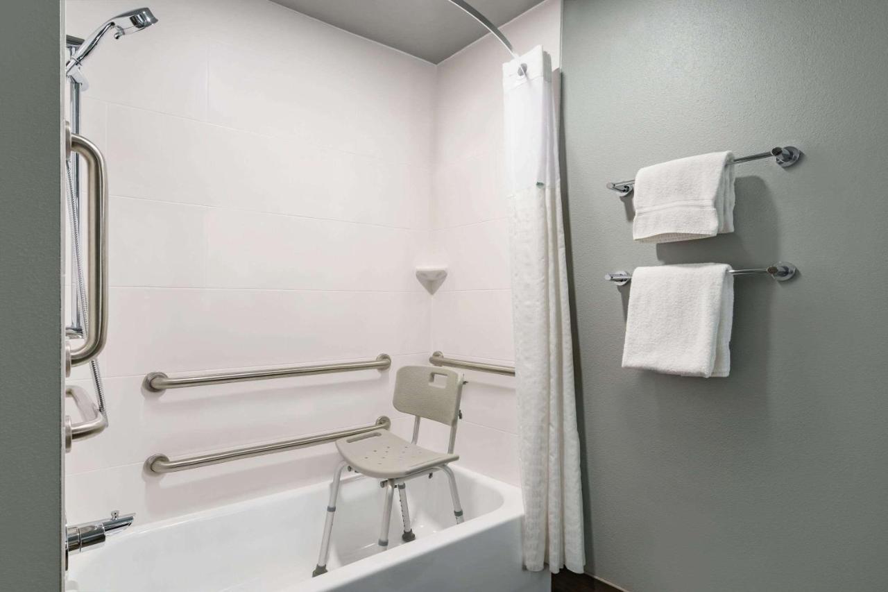 La Quinta Inn & Suites By Wyndham Springfield Zewnętrze zdjęcie